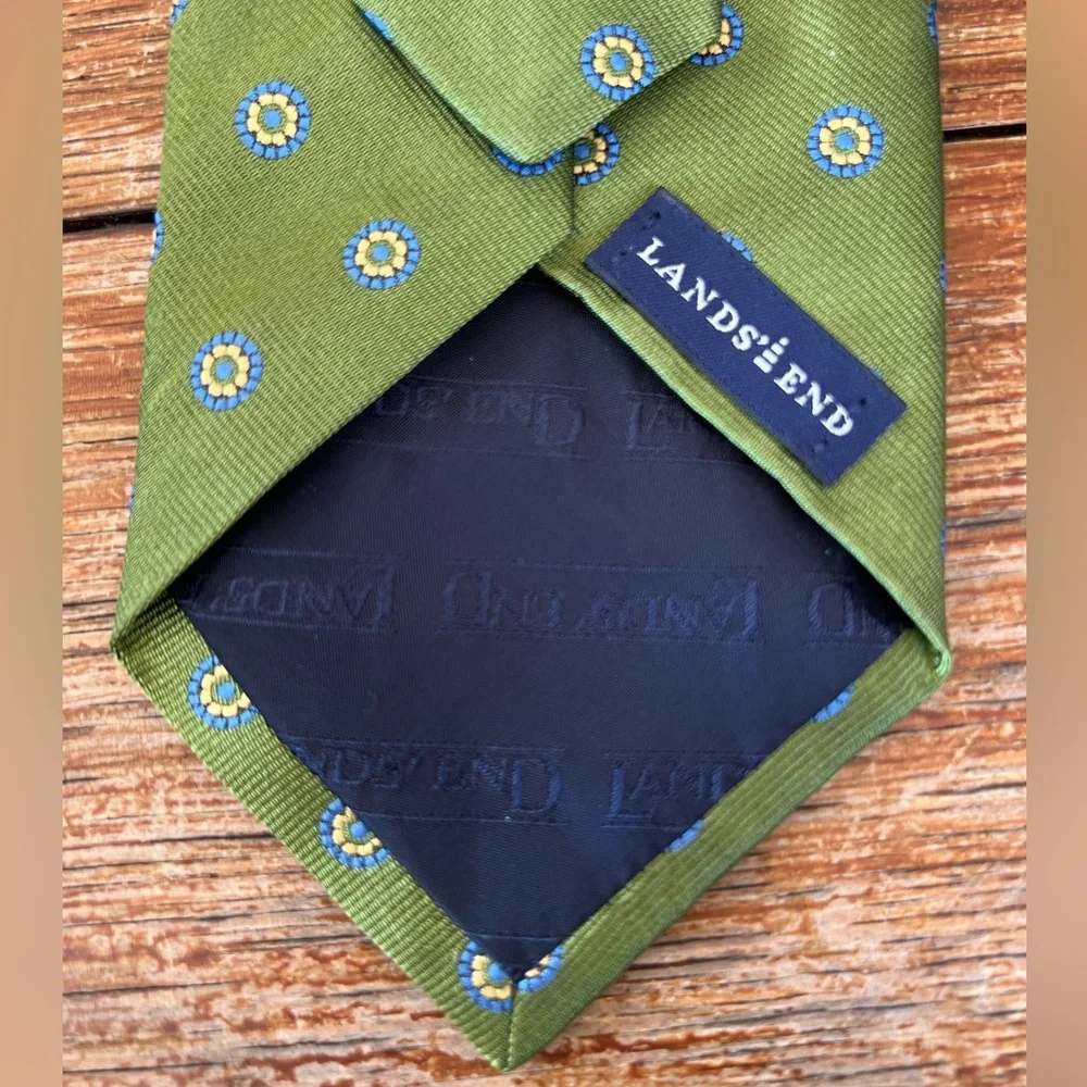 LANDS’ END 100% SILK GREEN TIE HandSewn in USA Blue Yellow Flowers/Circles